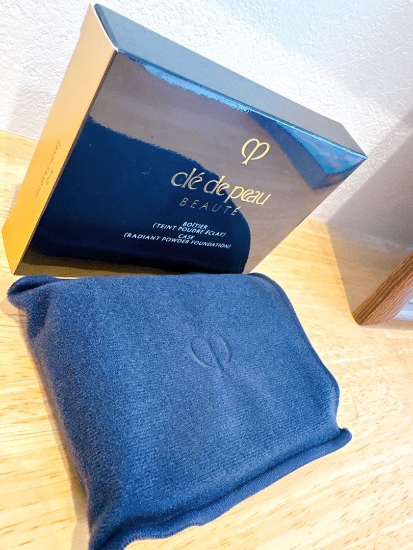 clé de peau パウダーファンデーション　オークル01