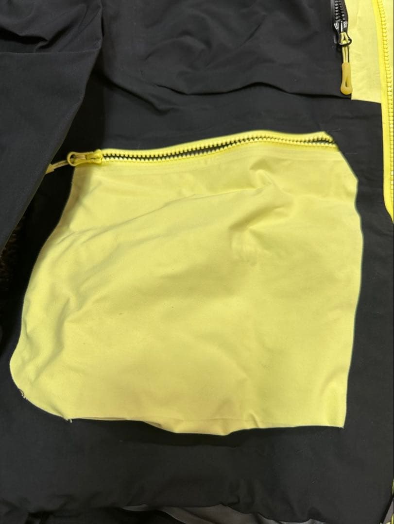 値下げしました最高機種　SALOMON スキーウェアセット イエロー/ブラック