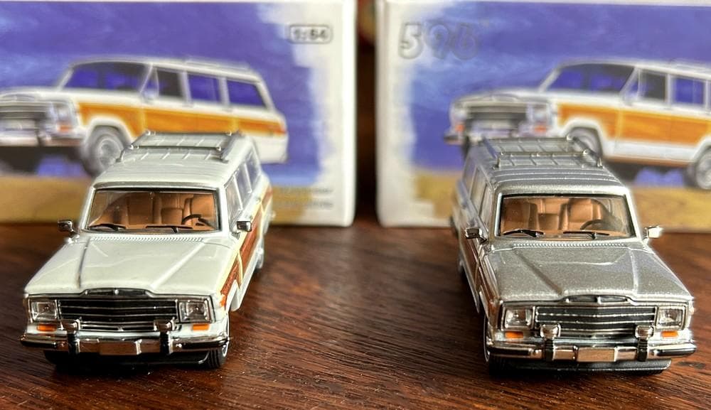 ★Jeep Grand Wagoneerグランドワゴニアミニカー白・銀2台セット