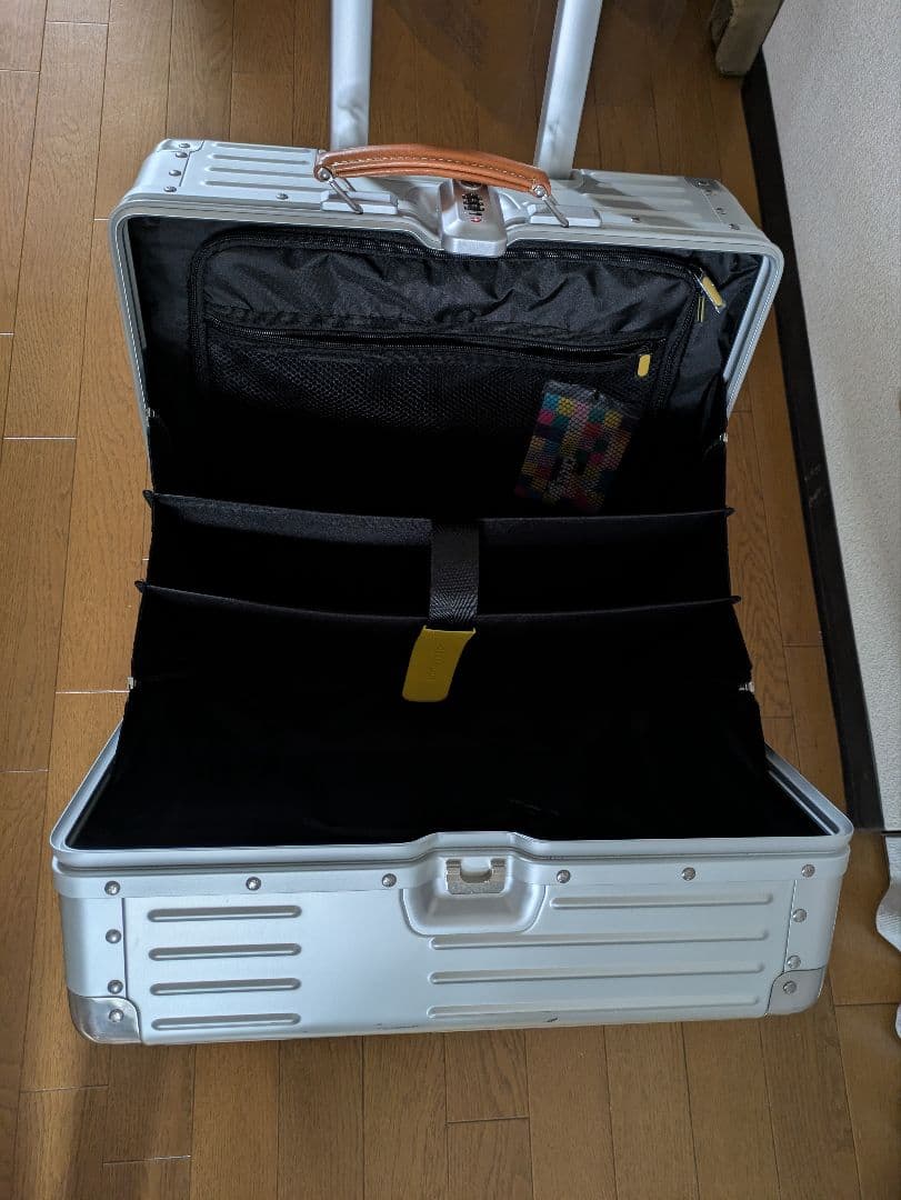innovator アルミスーツケース 限定色　[値下げ対応可]