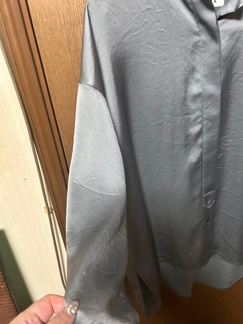 SACRA サクラ　トリアセサテンブラウス