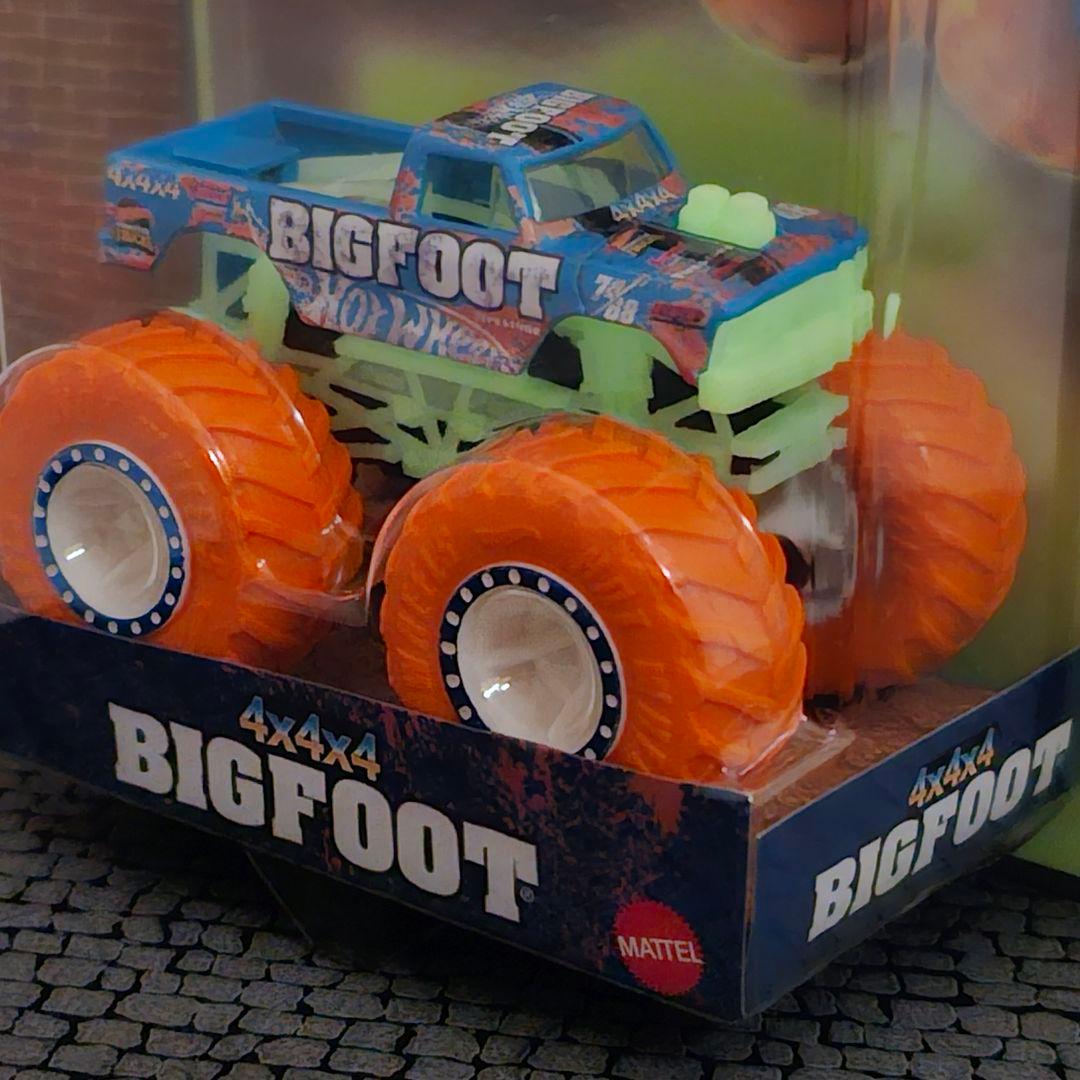 激レア！蓄光！ホットウィール　モンスタートラック　ビッグフット
