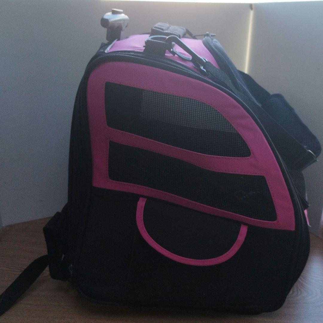 ペットキャリー リュックタイプ 黒ピンク ストラップ付き 3WAY 匿名配送