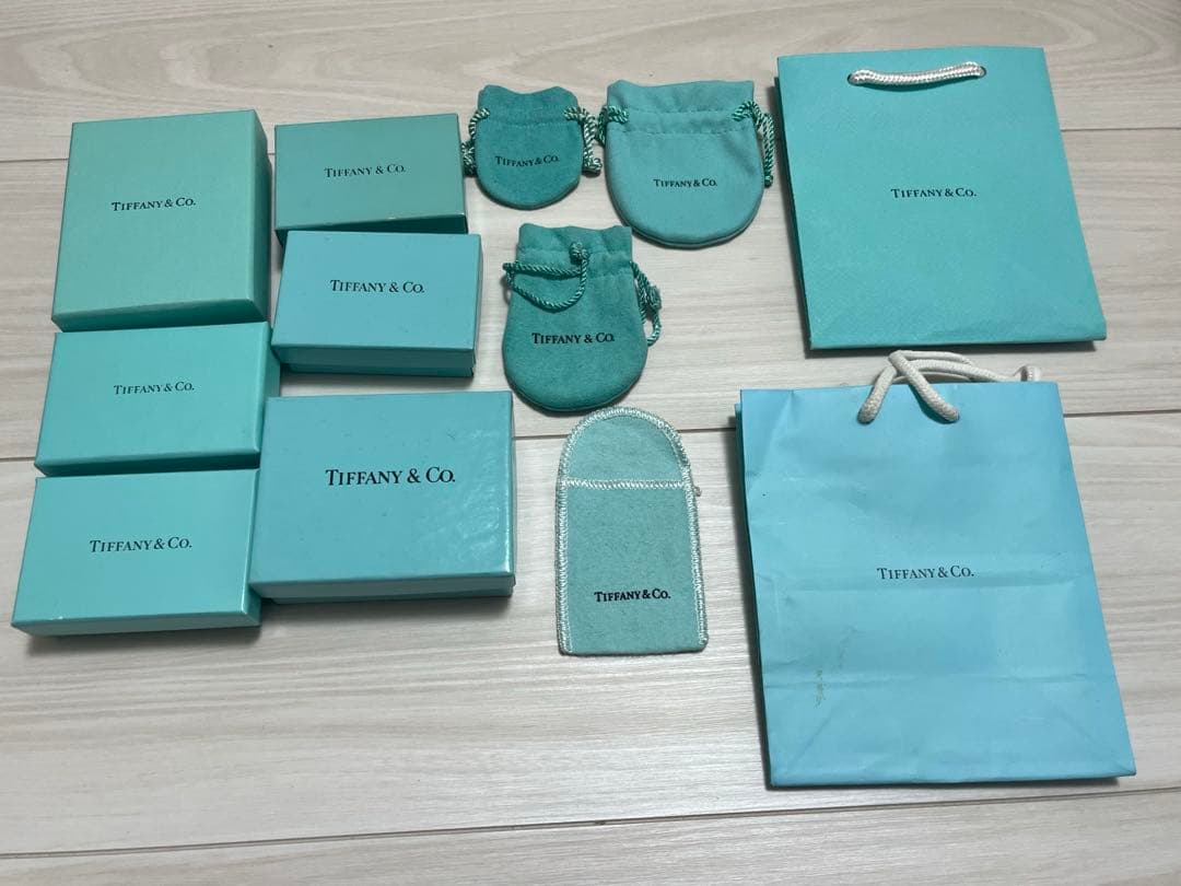 ティファニー　CHANEL ヴィトン　空箱　ショッパー