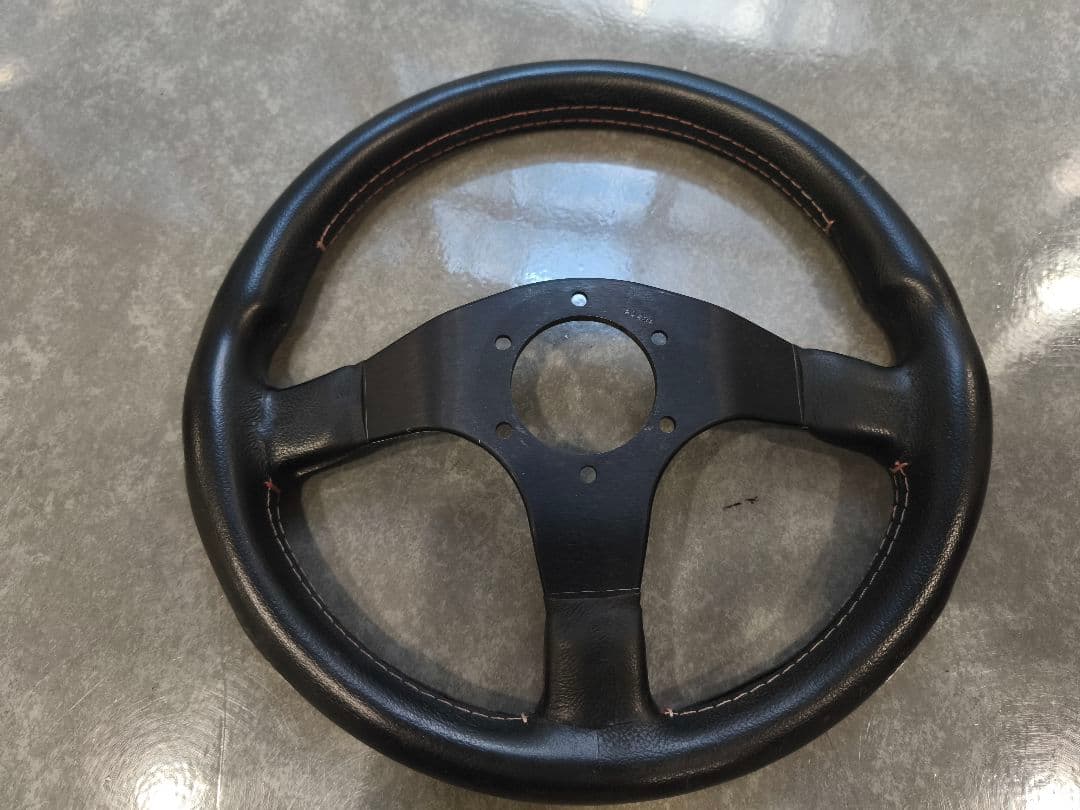 momo ステアリング tuner 32パイ