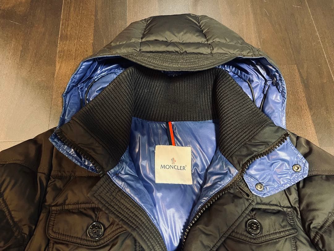【美品】MONCLER ダウンジャケット