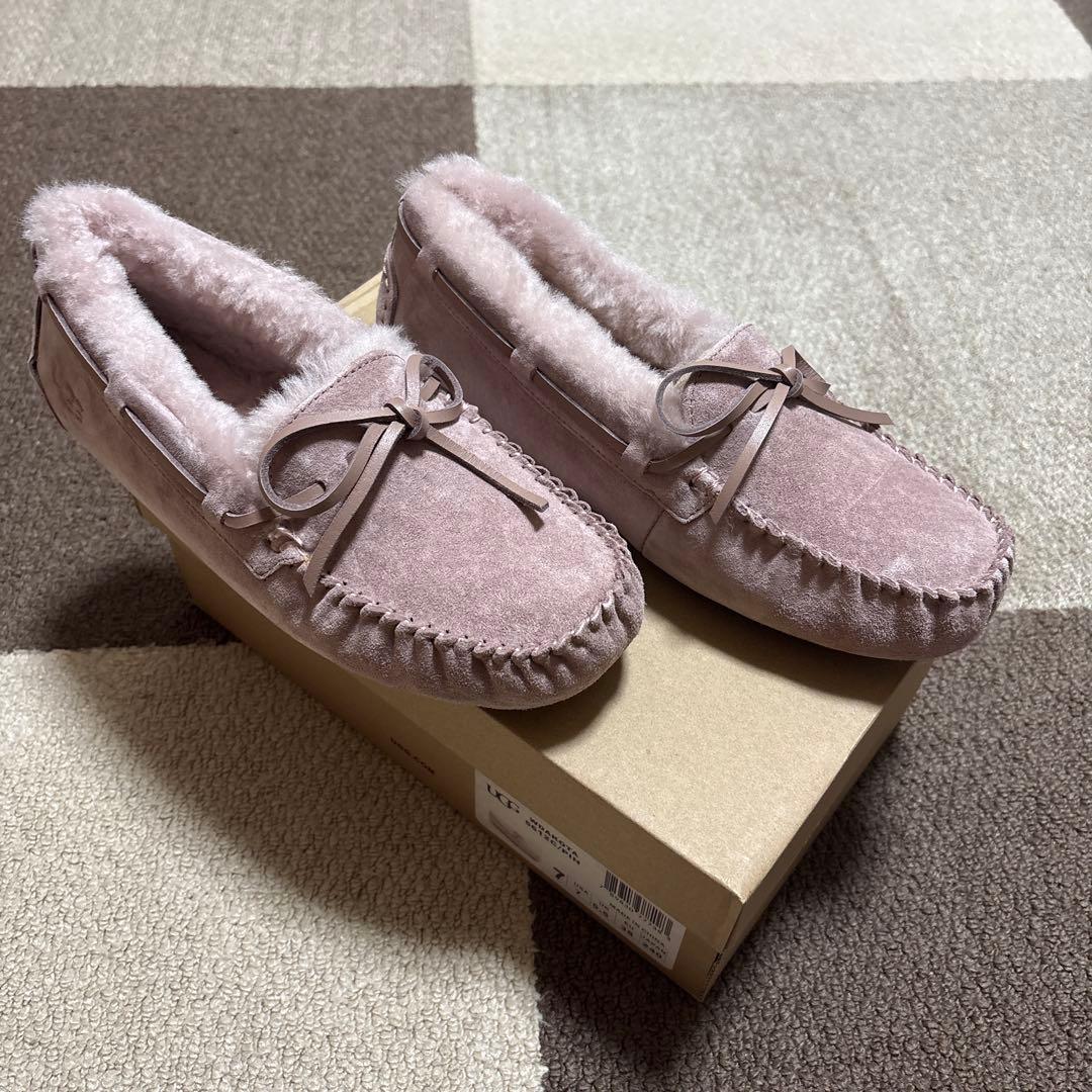 UGG ピンク モカシン