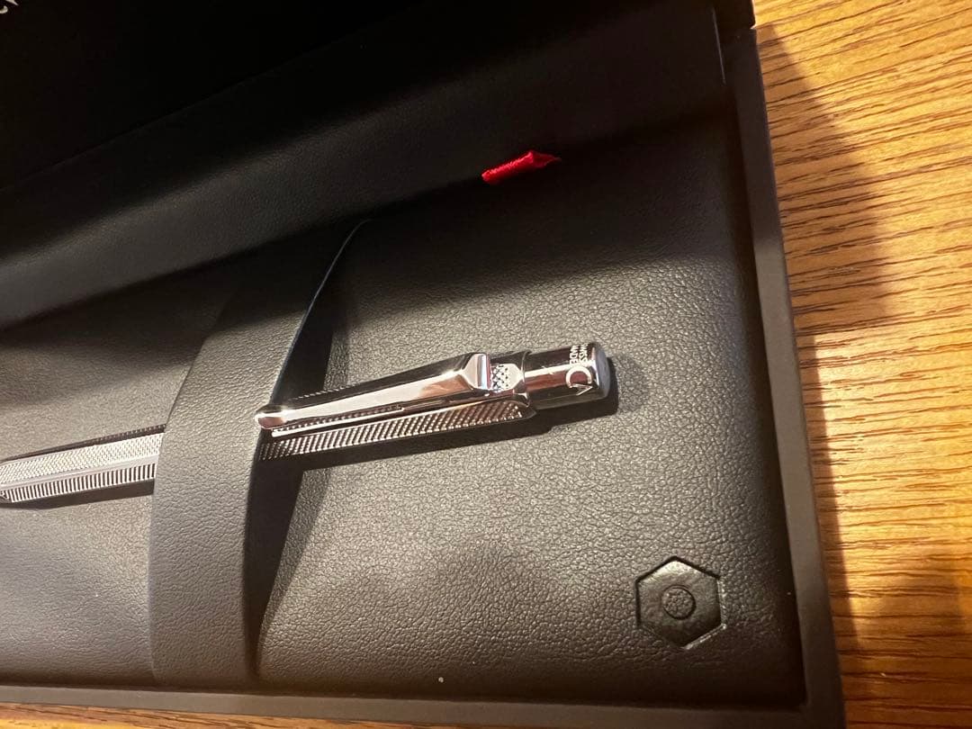 こ*す様 CARAN D'ACHE カランダッシュ　エクリドール　レトロシルバー