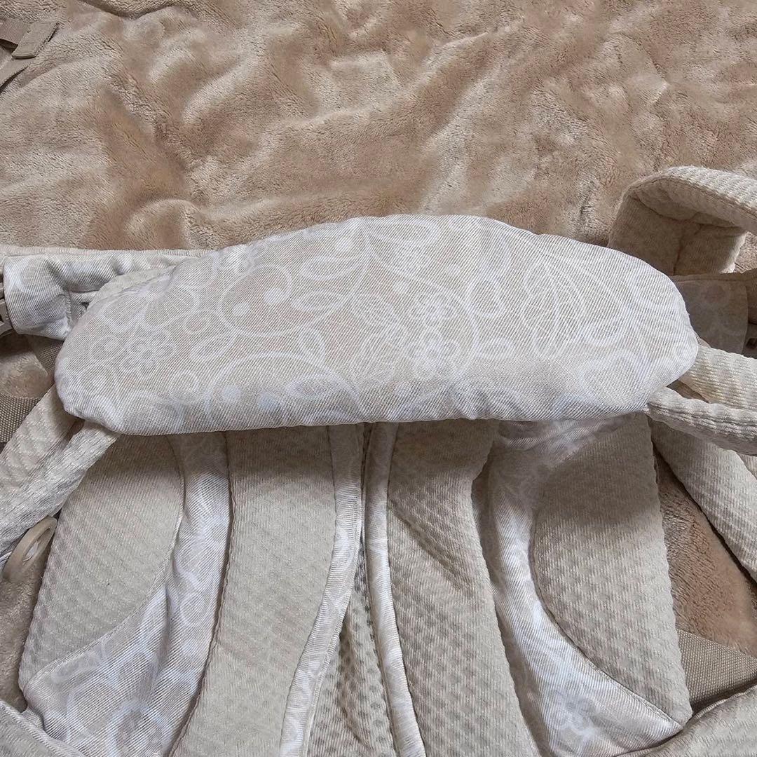 【nyan】エルゴベビーオムニブリーズ　クリームフラワーレース