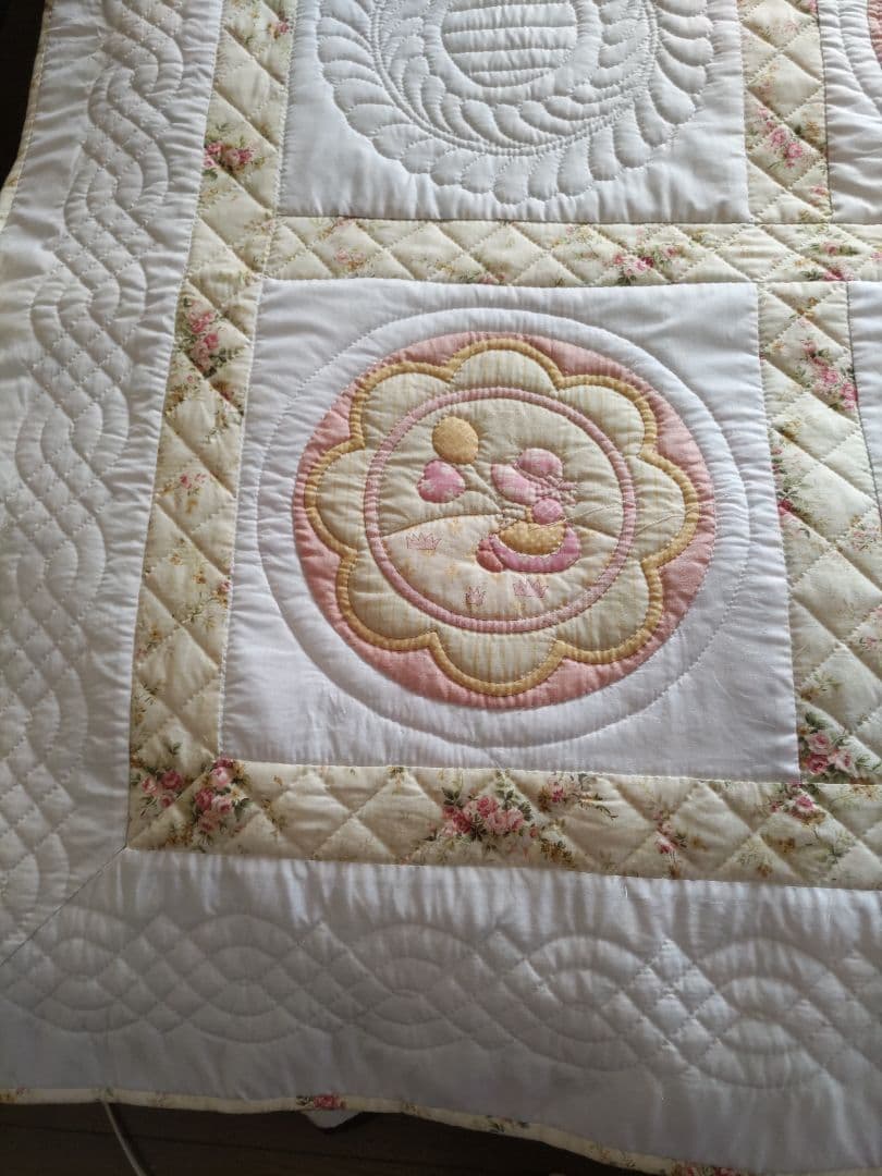 専用になりました。スーちゃんパッチワークキルトタペストリー