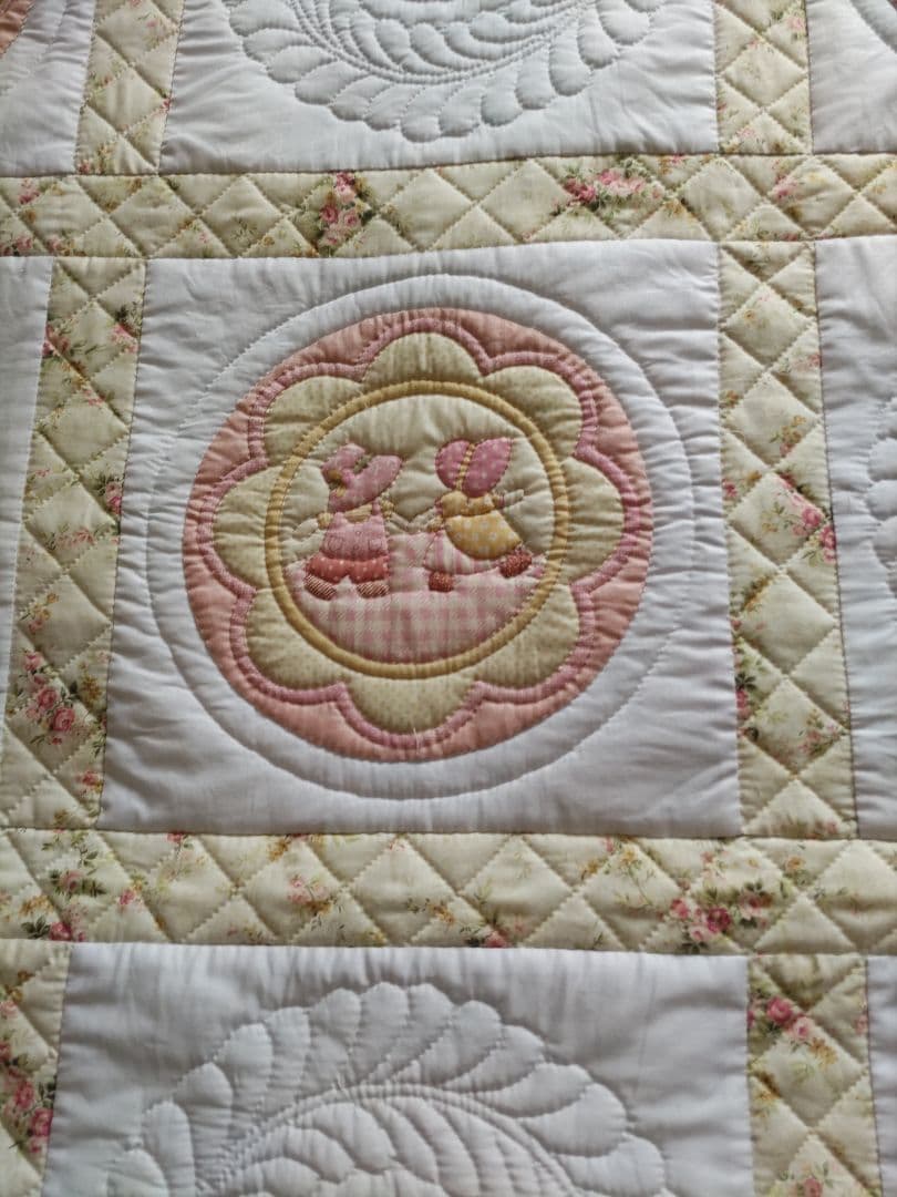 専用になりました。スーちゃんパッチワークキルトタペストリー