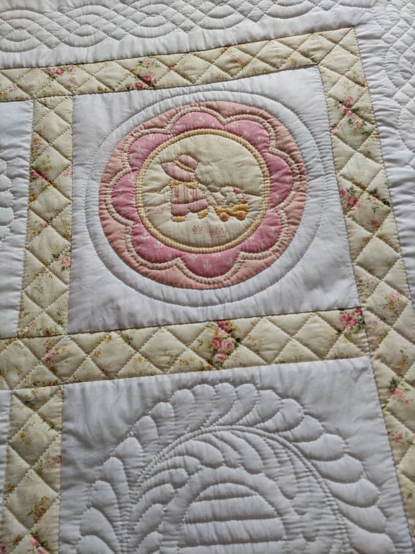 専用になりました。スーちゃんパッチワークキルトタペストリー