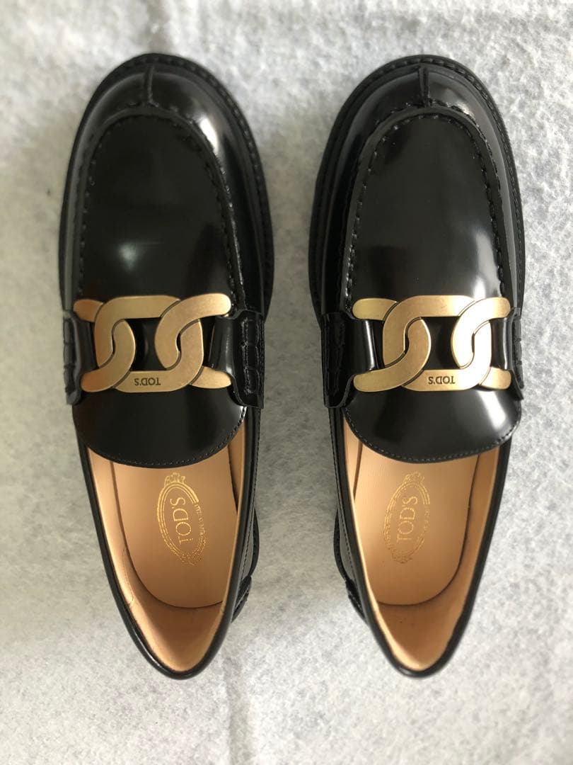 TOD'S　トッズ　靴　ケイトローファー チェーン　革靴　23