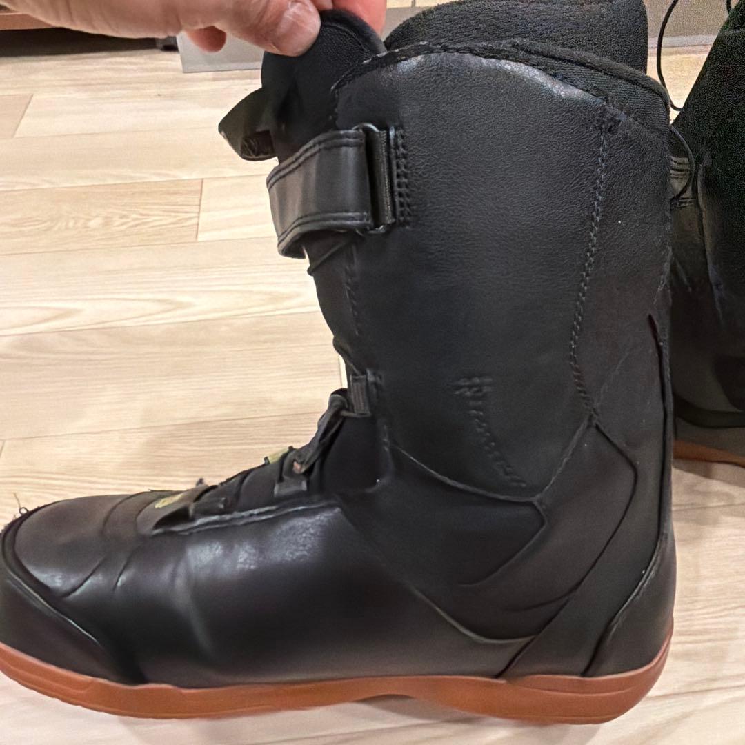 ブラック スノーボードブーツ