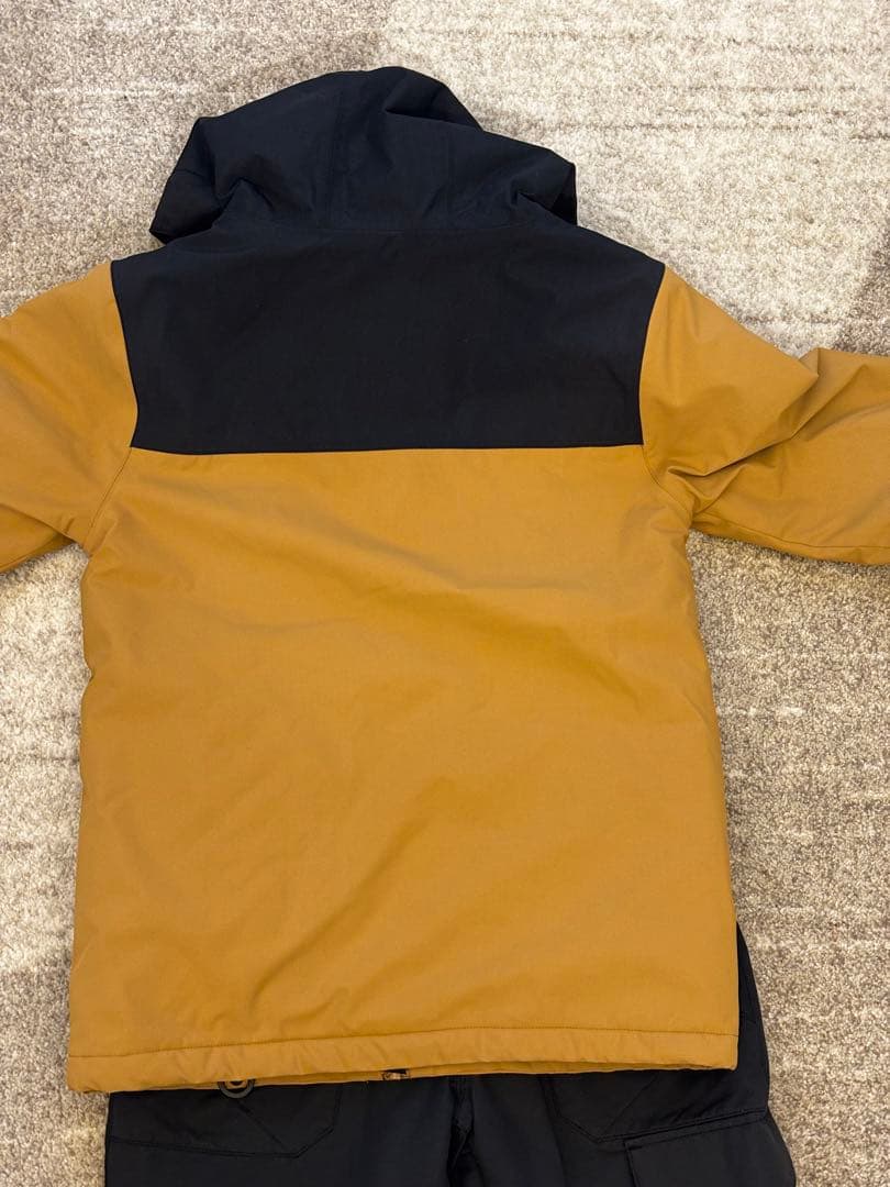 VOLCOM★スノーボードウェアセット150　プロテクターのおまけ付き