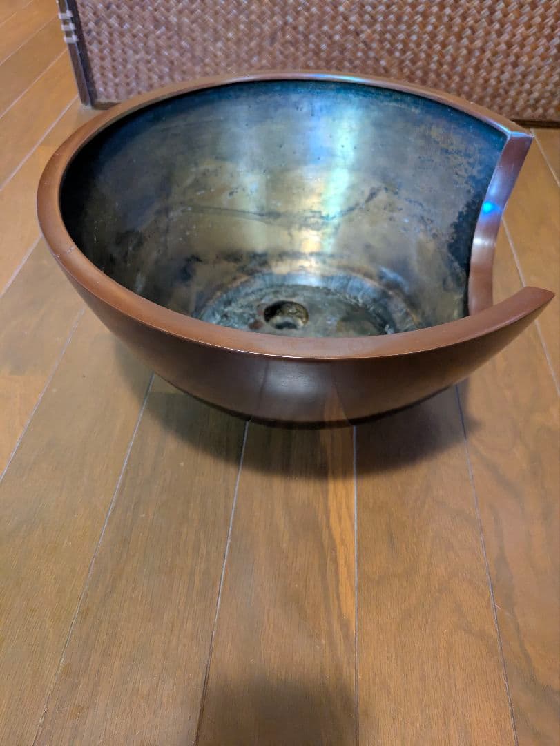 金属製火鉢 曲線デザイン