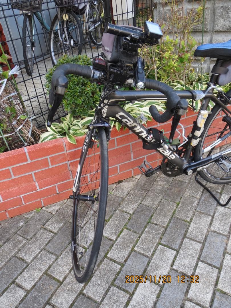 カーボン製ロードバイク　キャノンデール社製　シマノ20段変速　GPS付サイコン