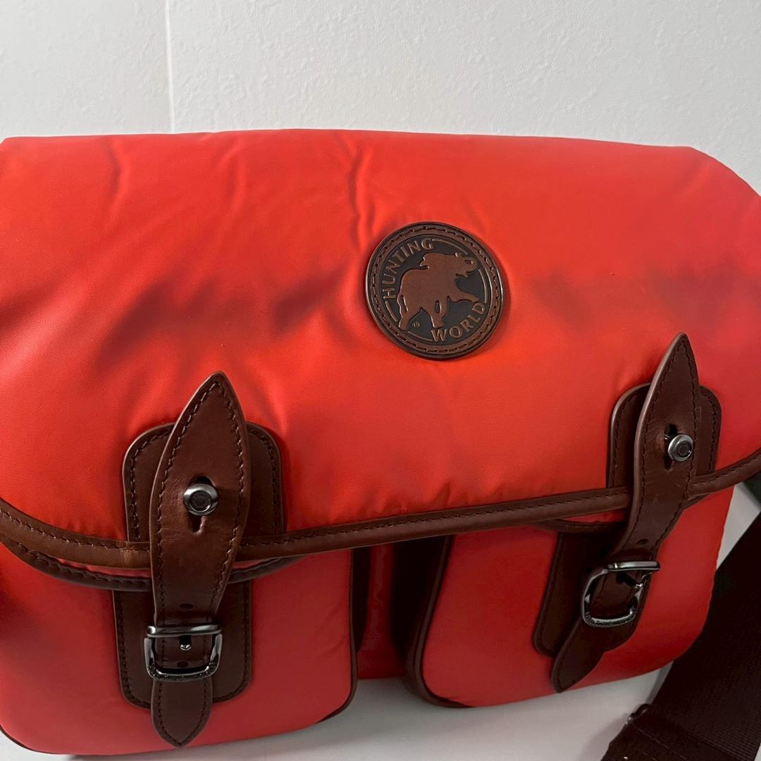ハンティングワールド バチューサーパス キャリーオール オレンジ バッグ