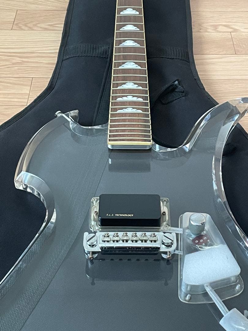 hideモデル フェルナンデス バーニー クリスタル アクリル モッキンバード