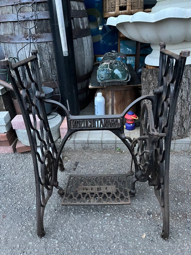 網目ミシン脚、ミシン脚、インテリアテーブル脚、レトロミシン脚、コズチタカラ