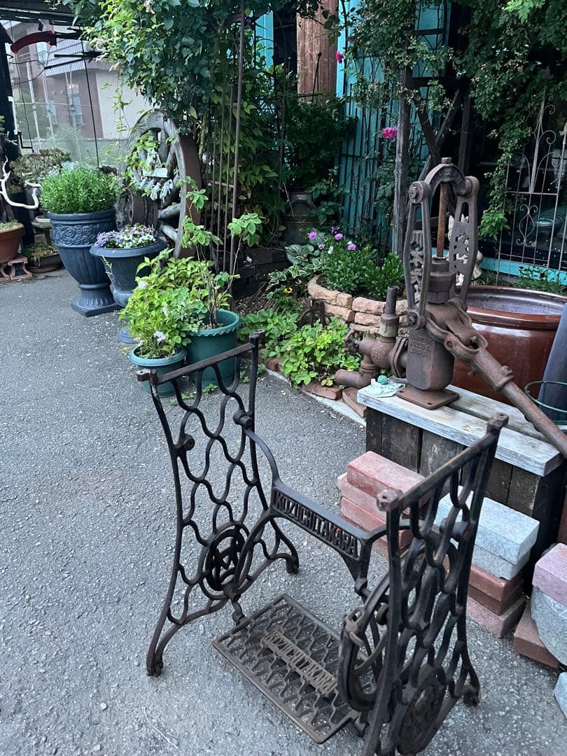 網目ミシン脚、ミシン脚、インテリアテーブル脚、レトロミシン脚、コズチタカラ