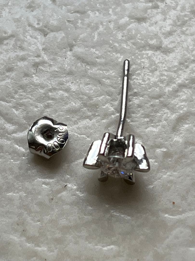 プラチナダイヤモンドピアス片方