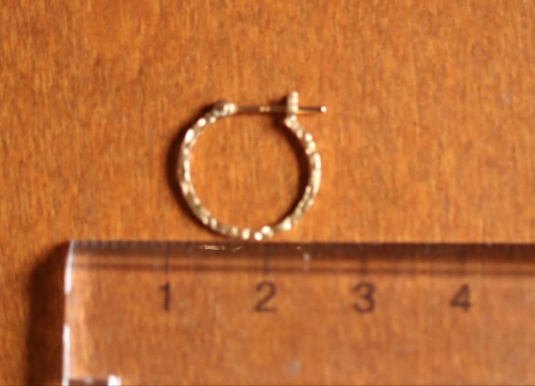 日曜限定割引 K18 イエローゴールド つや消し 槌目模様 フープピアス 片耳用