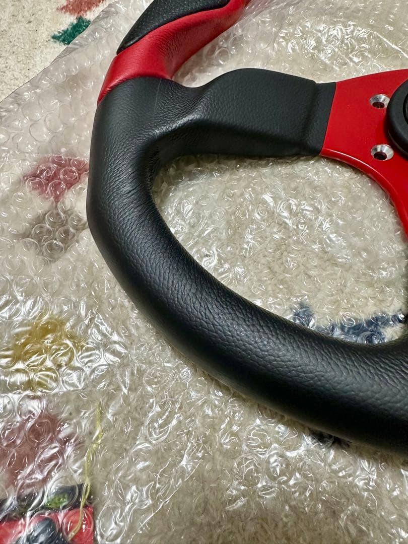 美品 MOMO ステアリング　コマンド2 レッド 35パイ