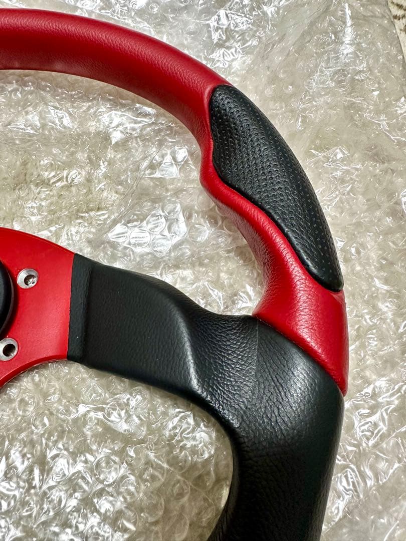 美品 MOMO ステアリング　コマンド2 レッド 35パイ