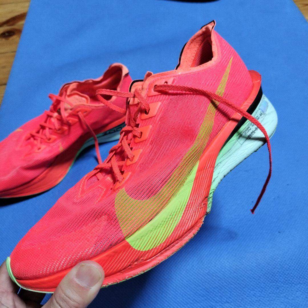 ヴェイパーフライ４　２６センチ