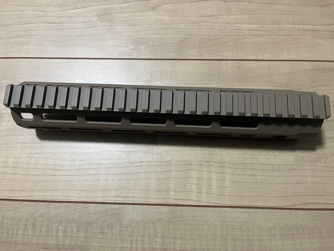 URX4 10.5インチ M-LOK ハンドガード タンカラー