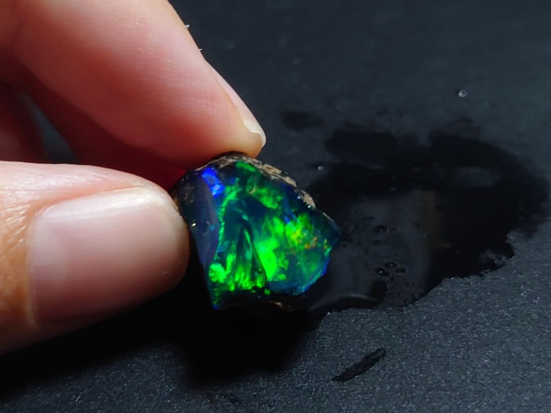 エチオピア　オパール　原石　鉱物　標本　プレシャス　ウェロ産