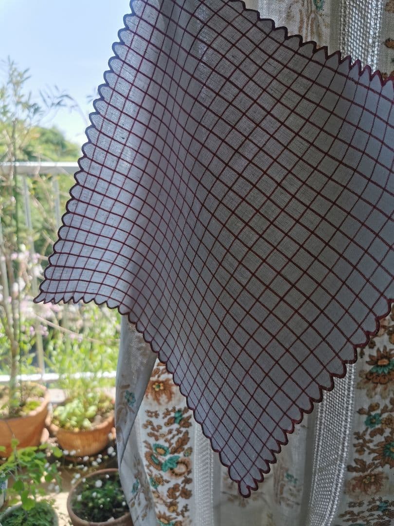 アンティーク フランス グラフチェック＆花弁スカラップリム刺繍 リネンクロス β