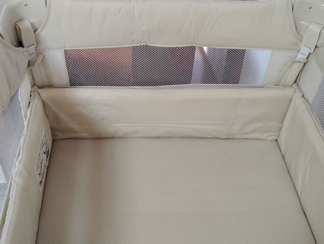 【値下げしました】Aprica 折りたたみベビーベッド クリーム色