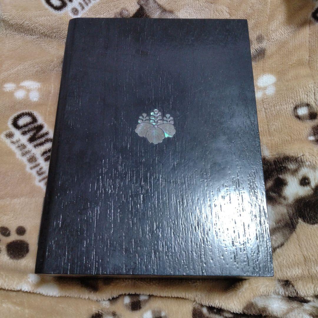 内閣総理大臣　贈　銀杯？　黒箱