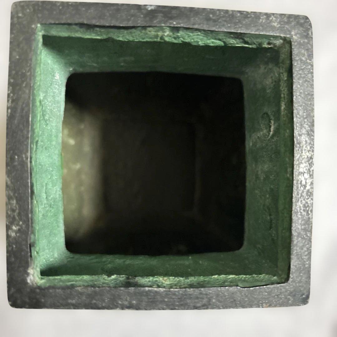 青銅製彫刻模様壺型装飾品　花瓶　花生　花入　花器　アンティーク