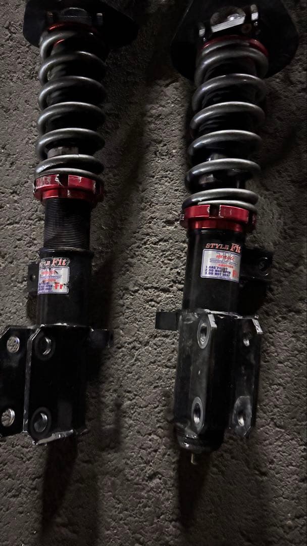 30プリウス　車高調　ピロ　BLITZ