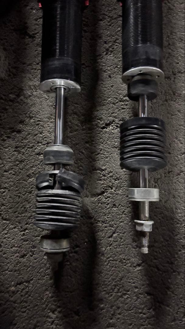 30プリウス　車高調　ピロ　BLITZ