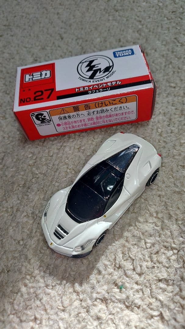 トミカ フェラーリ ミニカー