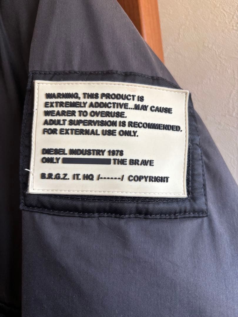 DIESEL ブラックダウンジャケット フード付き