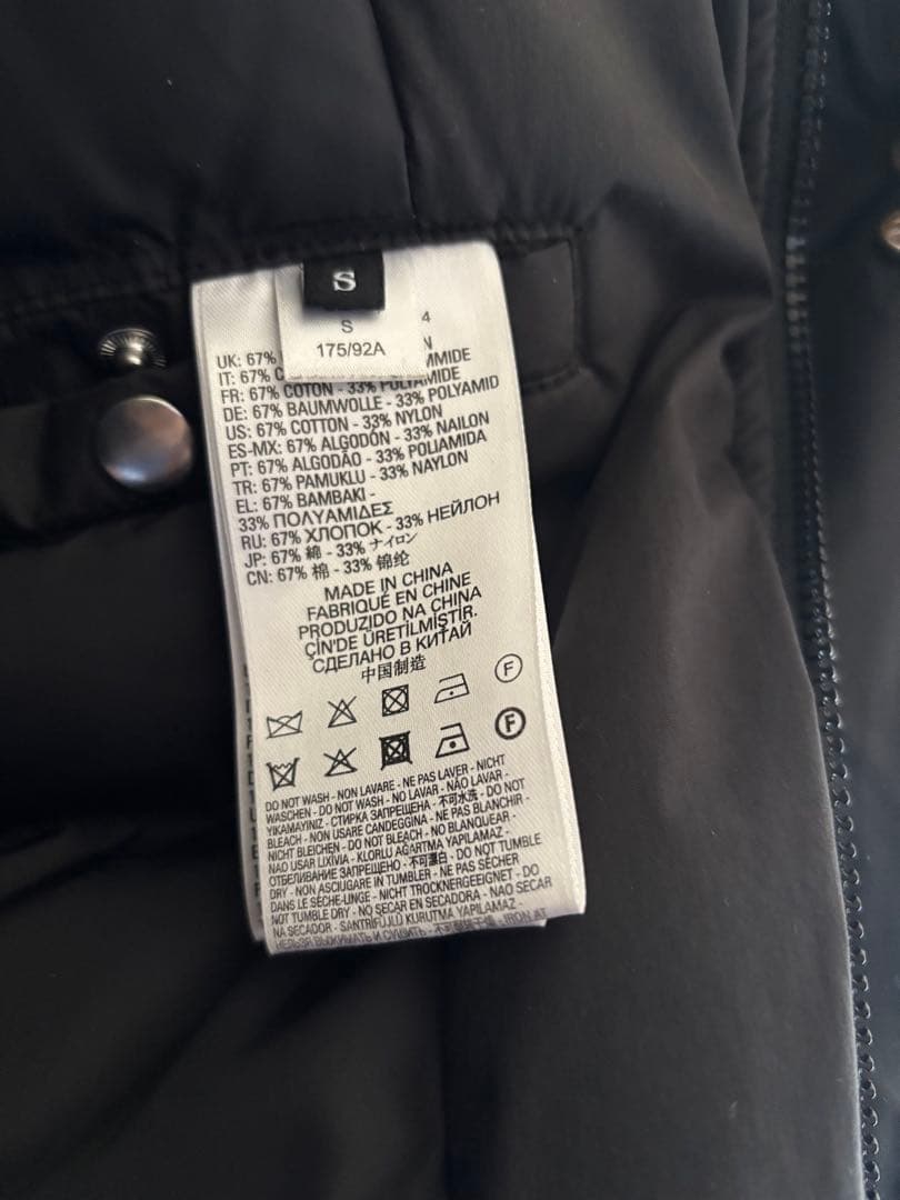 DIESEL ブラックダウンジャケット フード付き