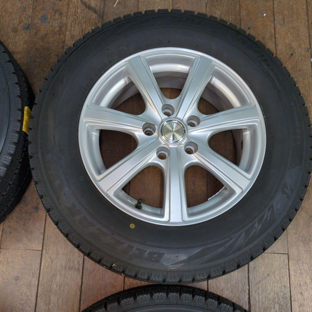 ジ*ム様 手渡可　美品　2022年　9分〜　BSスタッドレス　VRX2　215/