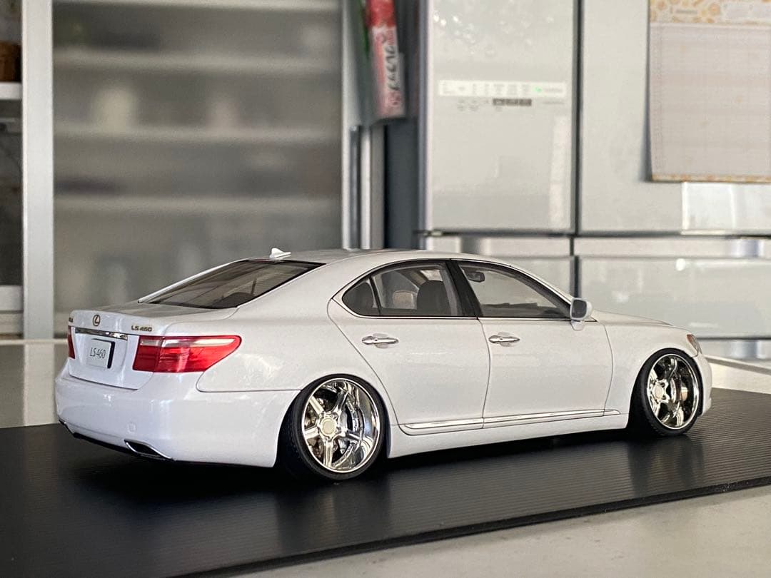 レクサス　LS460 1/18 スタンス21インチ ローダウンカスタム