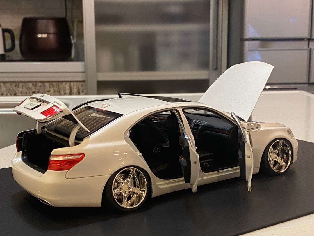 レクサス　LS460 1/18 スタンス21インチ ローダウンカスタム