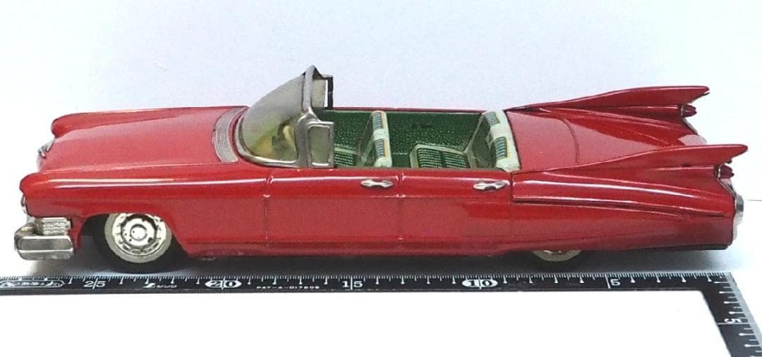 萬代屋【60 キャデラック コンバーチブル大 赤】inブリキtoy car 箱無