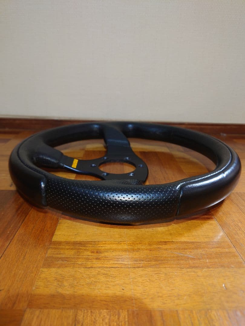 momo ステアリング 30パイ