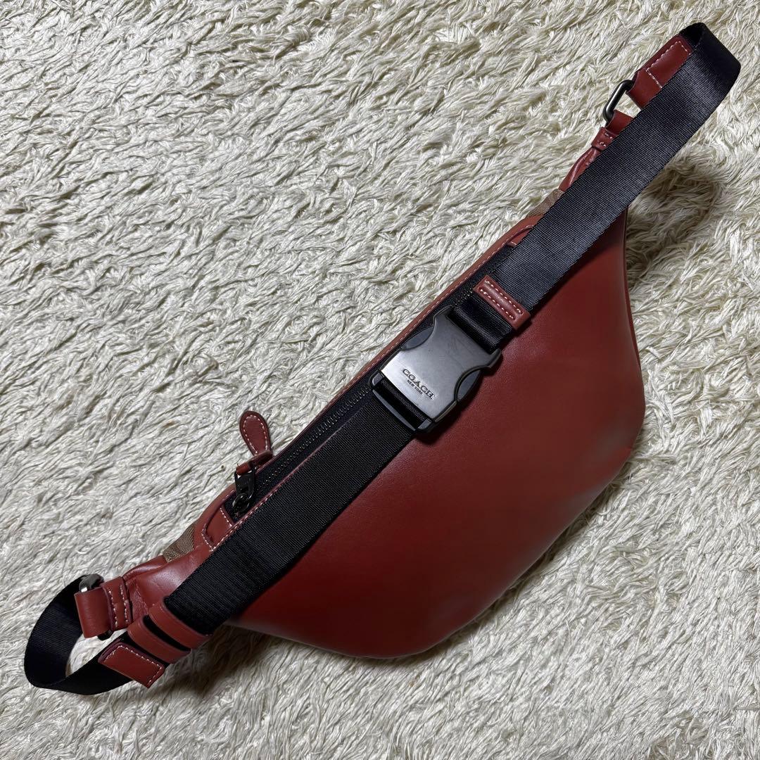 コーチ　ウエストポーチ　スヌーピー　コラボ　シグネチャー　斜め掛け　ボディバッグ
