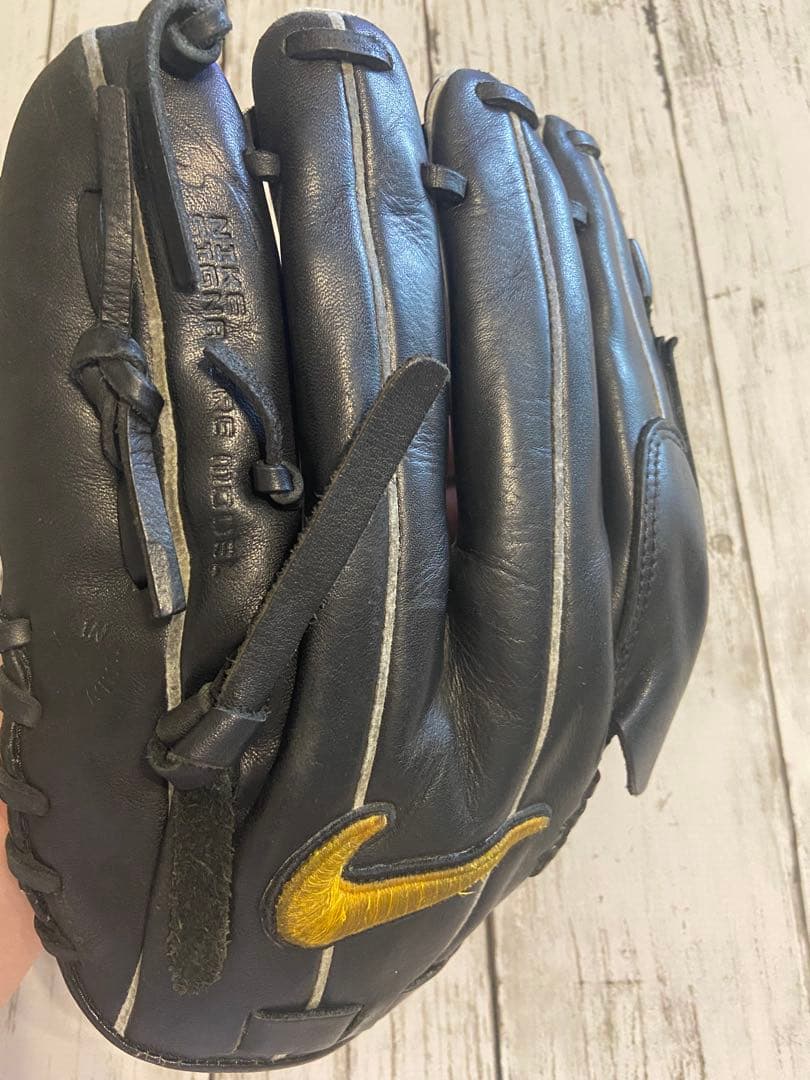 野球グローブ　ジュニア　右利き　ピッチャー用　Nike 軟式　ダルビッシュモデル