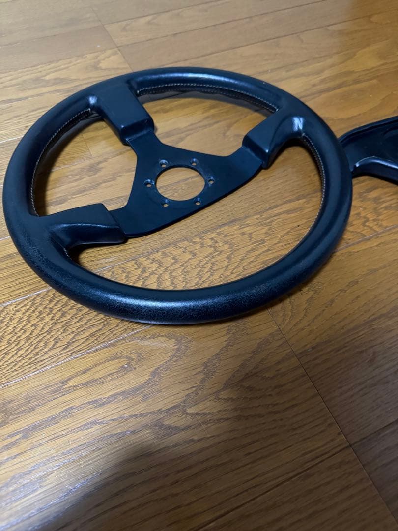 momo cobra モモ　コブラ　ステアリング