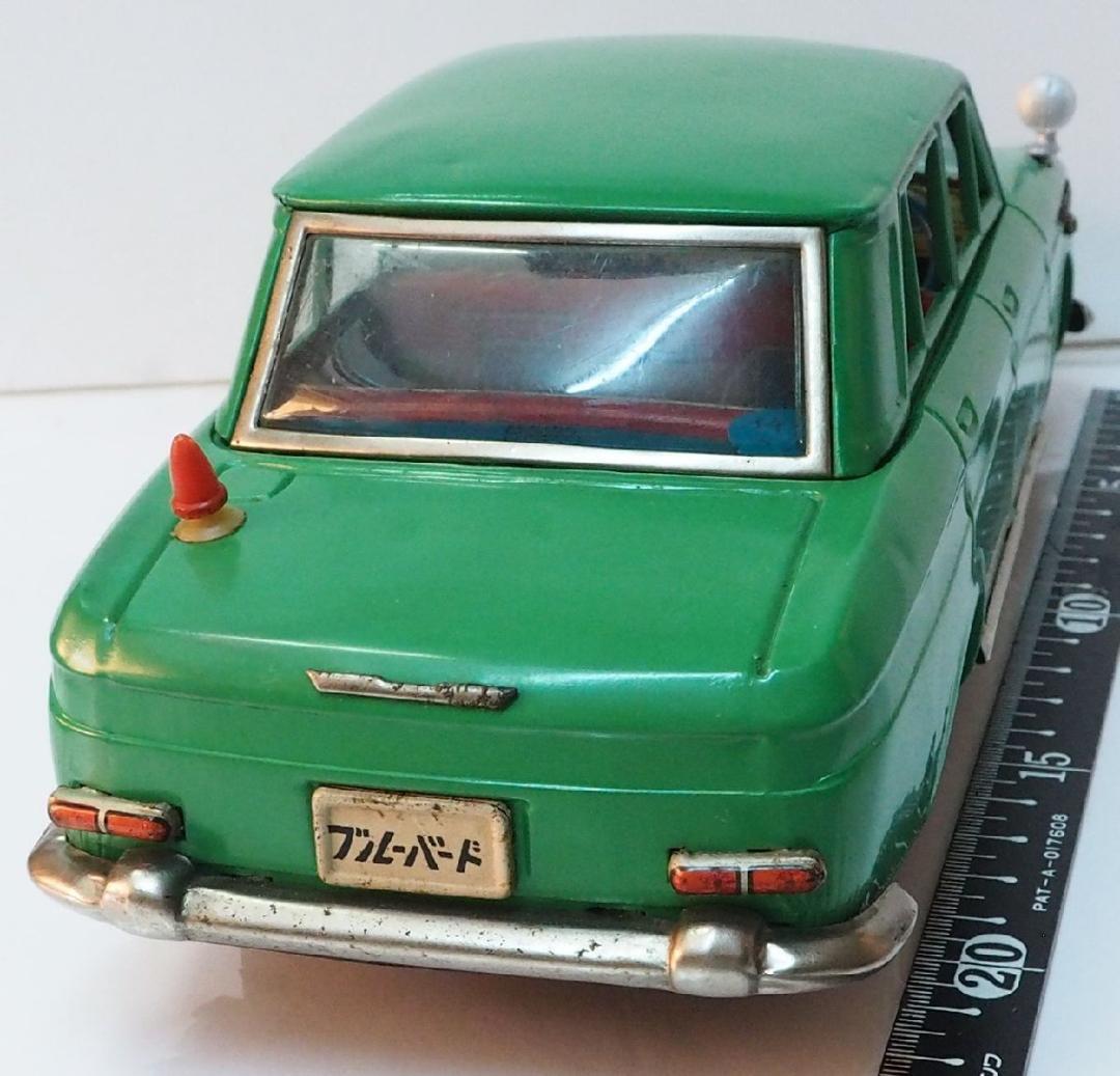 イチコー【ダットサン ブルーバード410ピニンファリーナ黄緑】ブリキ製ミニカー